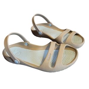 Crocs Cleo II Sandals Wmn 8 Beige Sand Beach Pool Vacaction Casual Comfy
